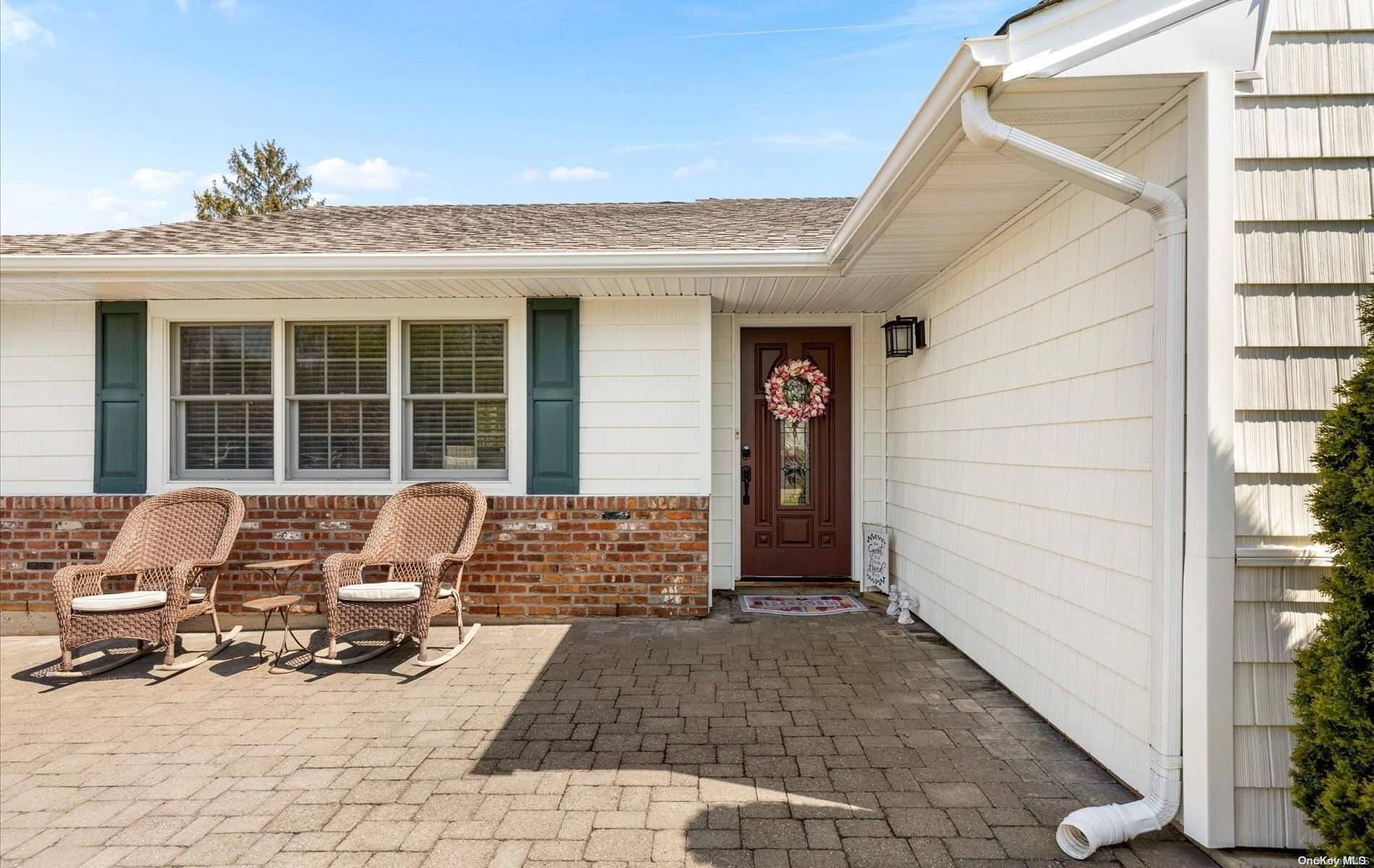 Smithtown, NY 11787,2 Fir LN