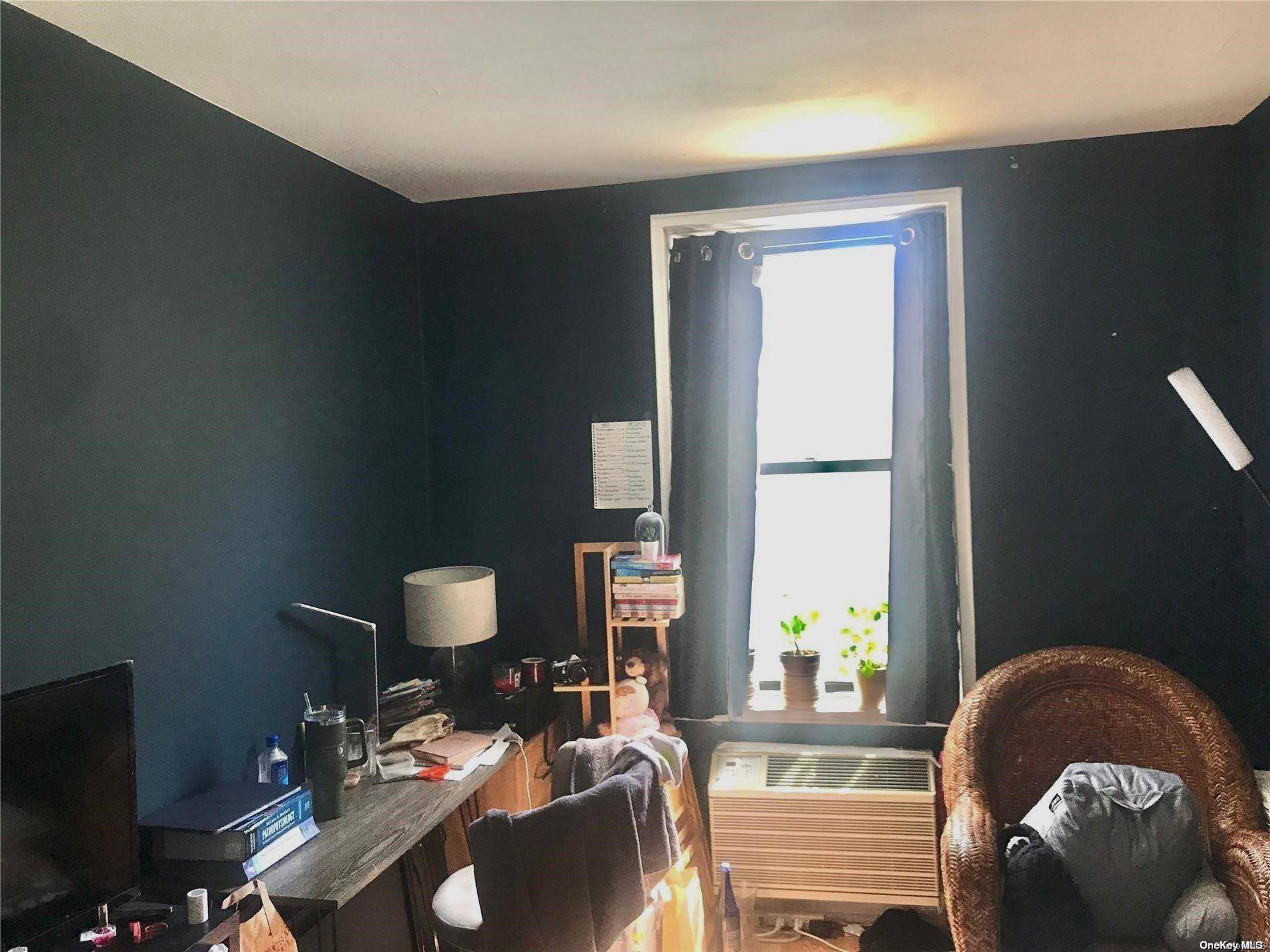 Jackson Heights, NY 11372,35-20 Leverich ST #209