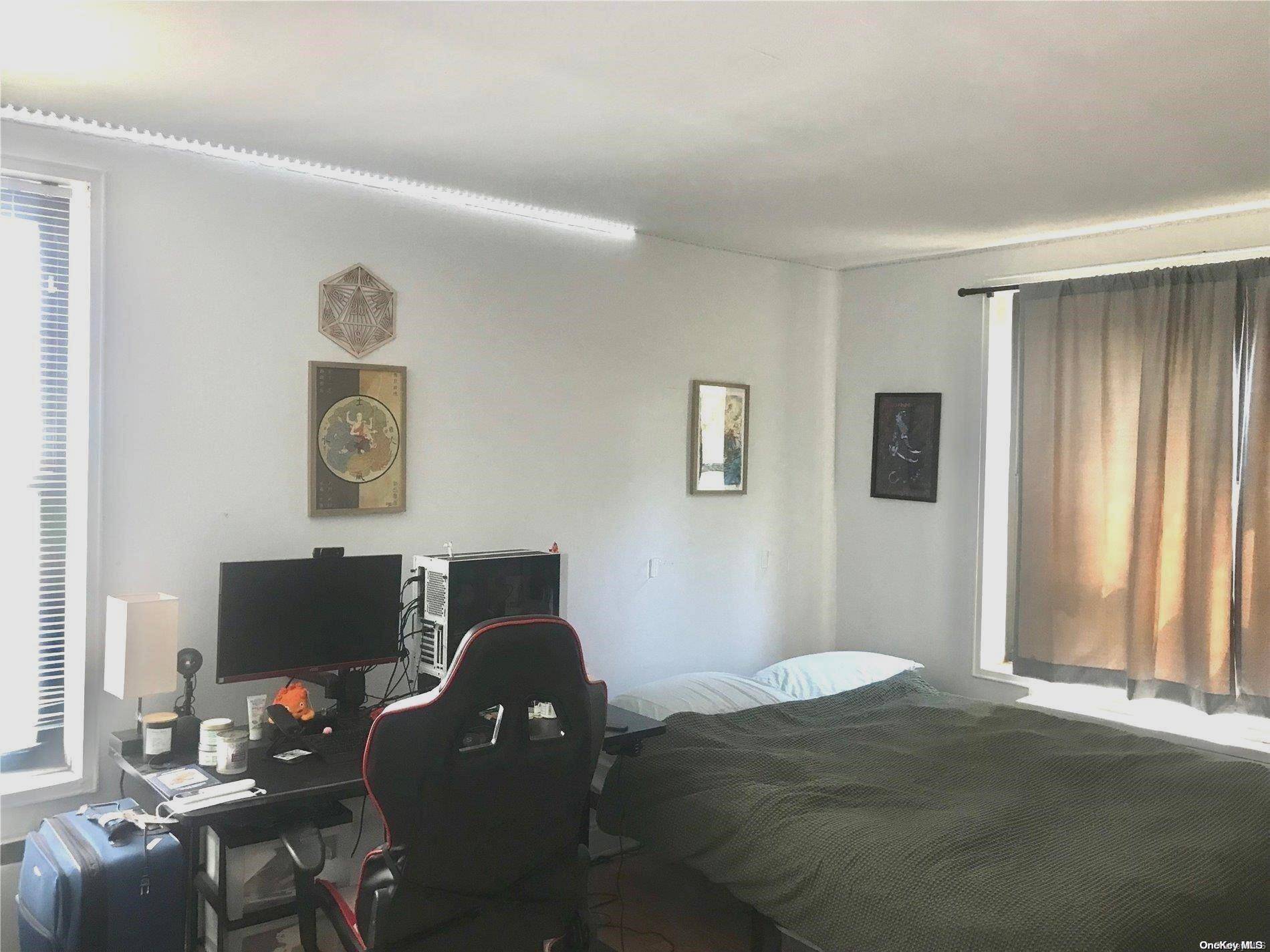 Jackson Heights, NY 11372,35-20 Leverich ST #209