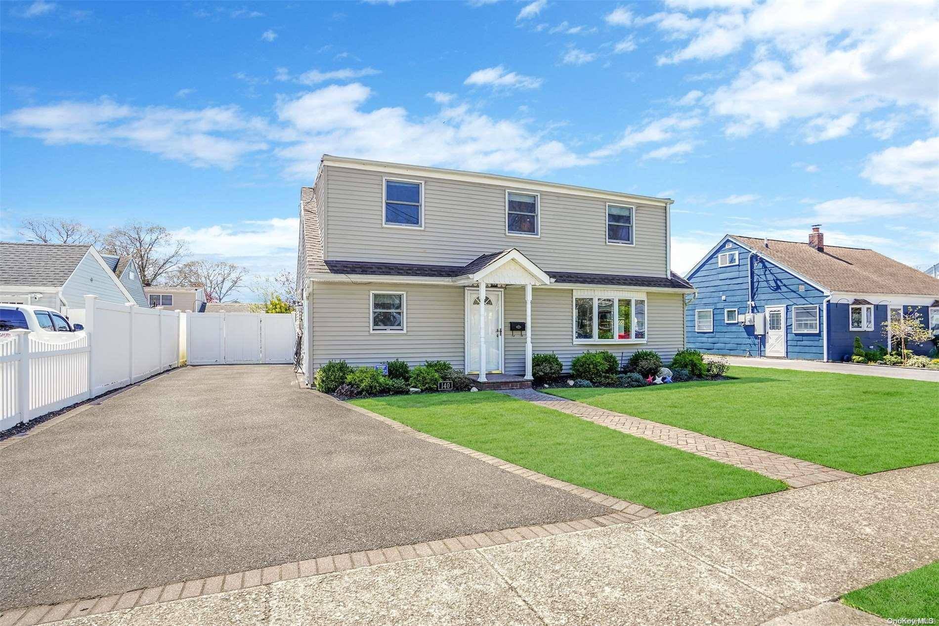 Massapequa Park, NY 11762,140 Kinsella AVE