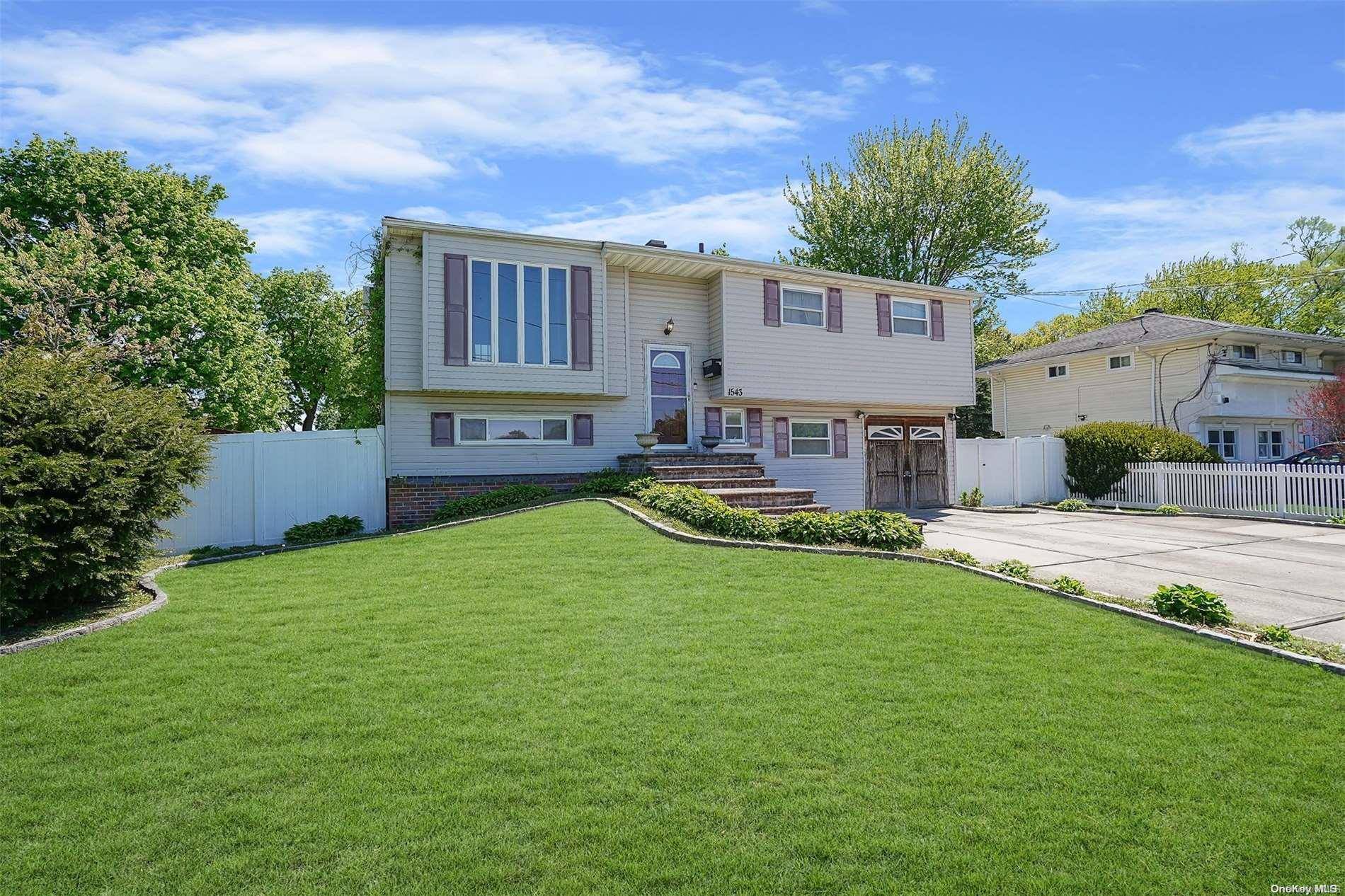 Bay Shore, NY 11706,1543 Illinois AVE