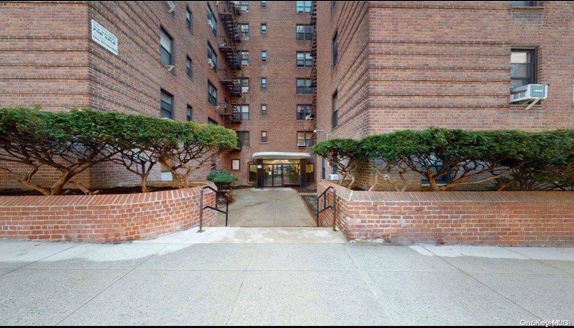 Elmhurst, NY 11373,83-60 Vietor AVE #5C