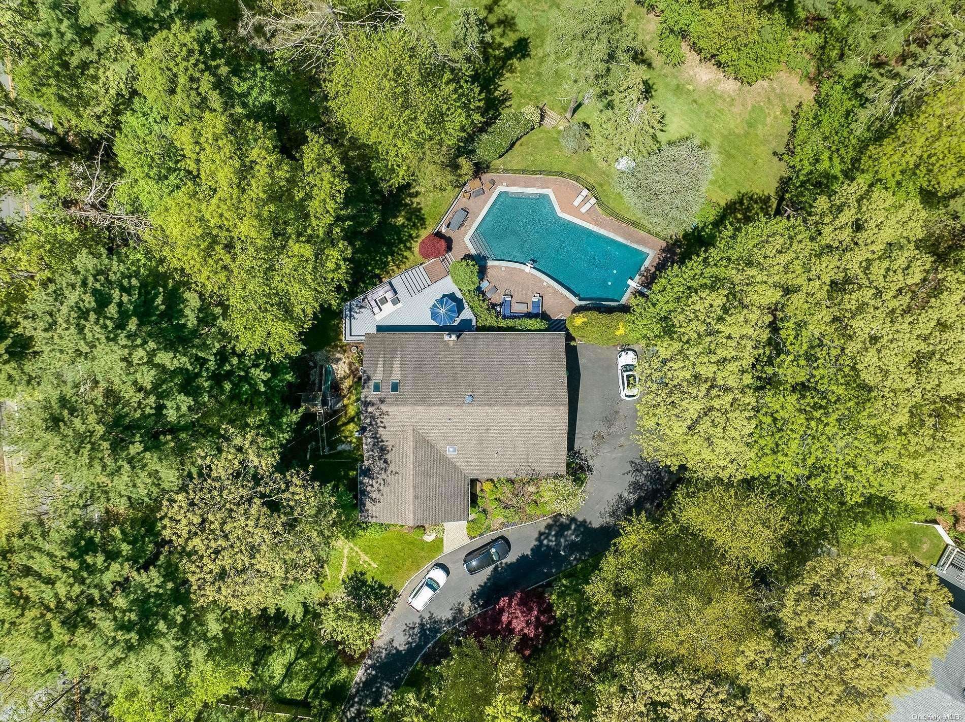 Oyster Bay Cove, NY 11791,482 Berry Hill RD