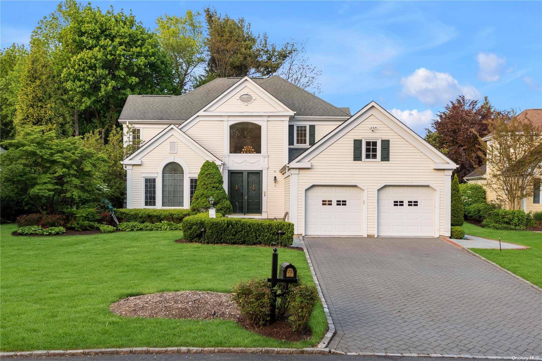 Manhasset, NY 11030,3 Meadow LN