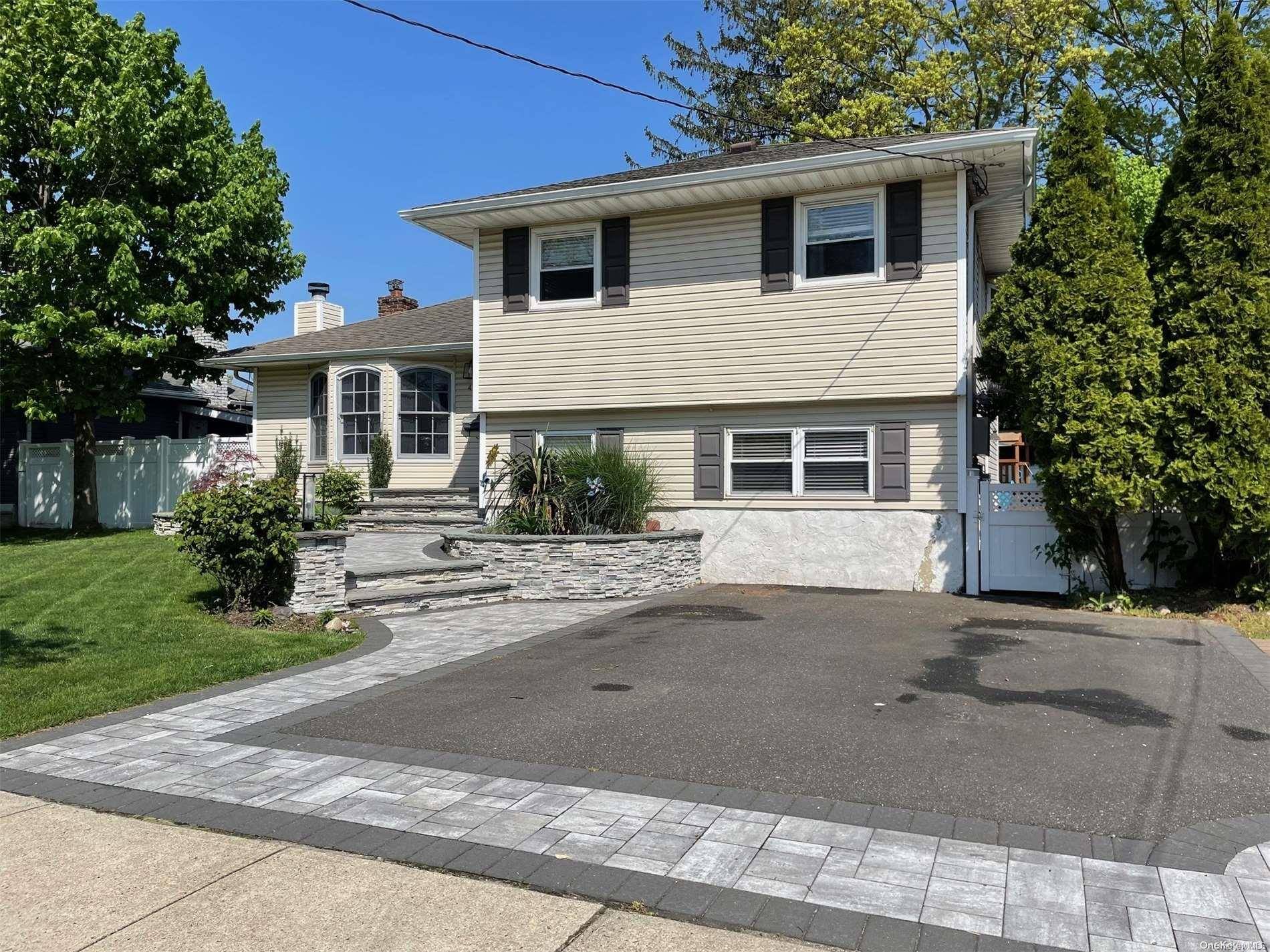 Massapequa Park, NY 11762,449 2nd AVE