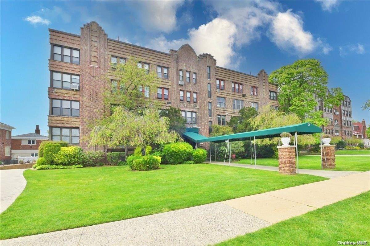 Woodmere, NY 11598,29 Woodmere BLVD #4B