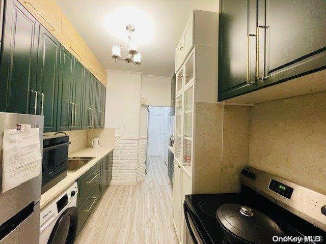 Middle Village, NY 11379,68-68 76th ST