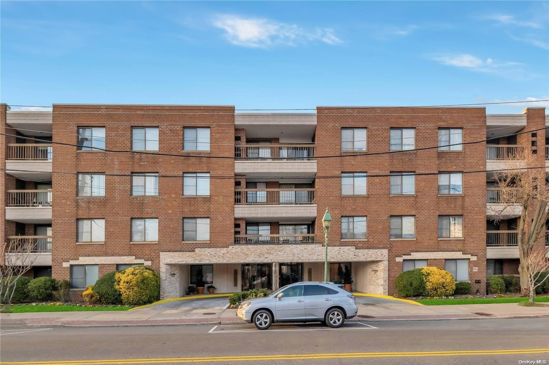 Lawrence, NY 11559,376 Central AVE #4-G
