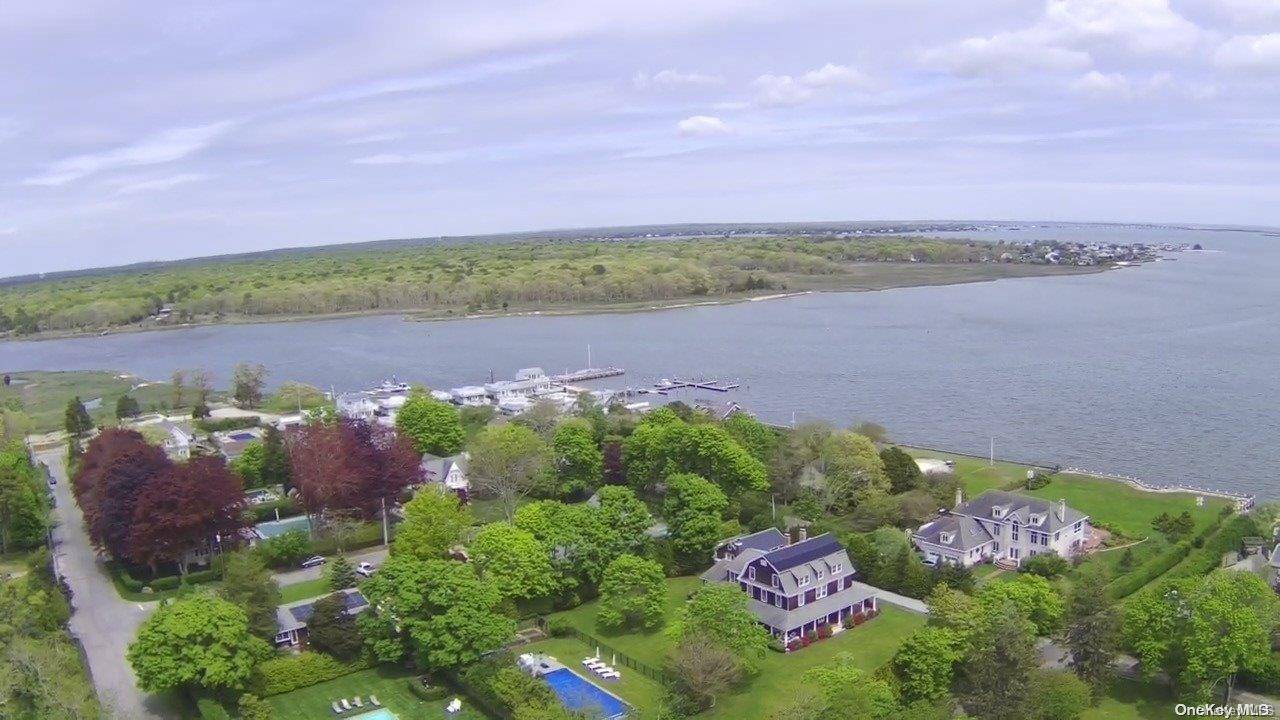 East Quogue, NY 11942,36 Walker AVE