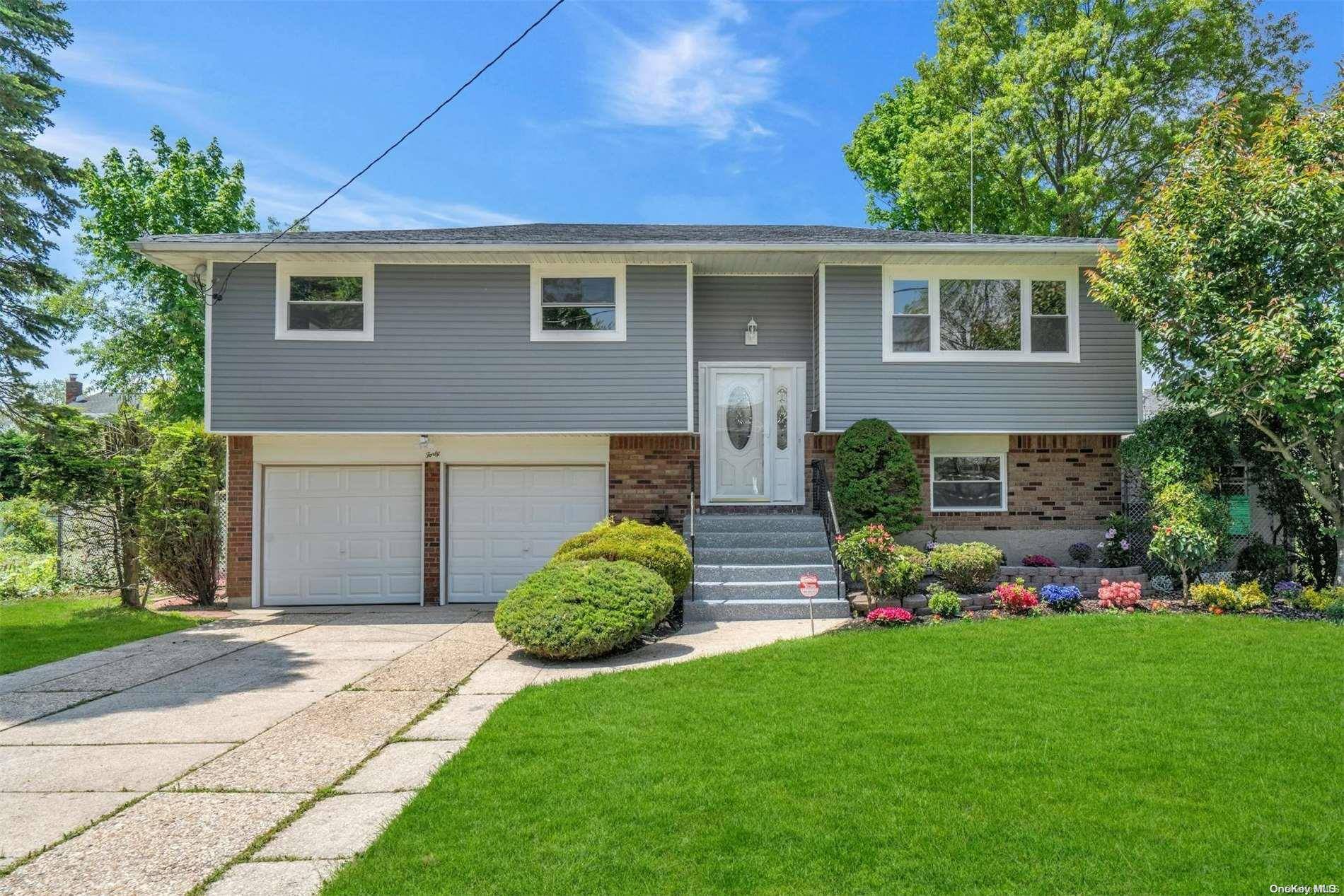 North Babylon, NY 11703,40 Pacific ST