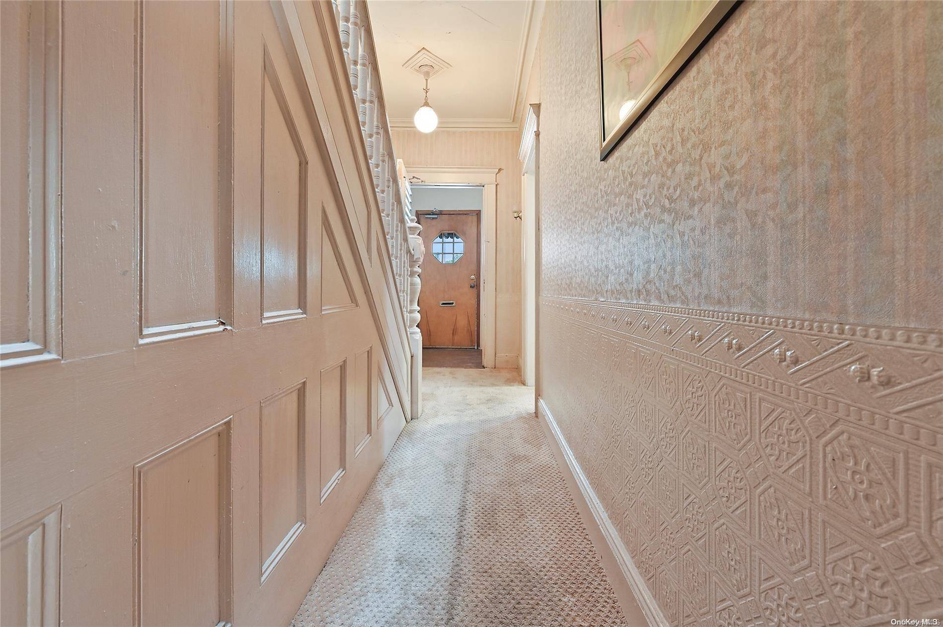 Glendale, NY 11385,73-33 69th PL