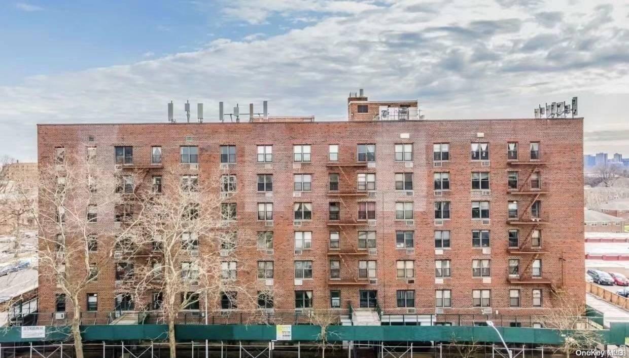 Flushing, NY 11367,152-72 Melbourne AVE #2H