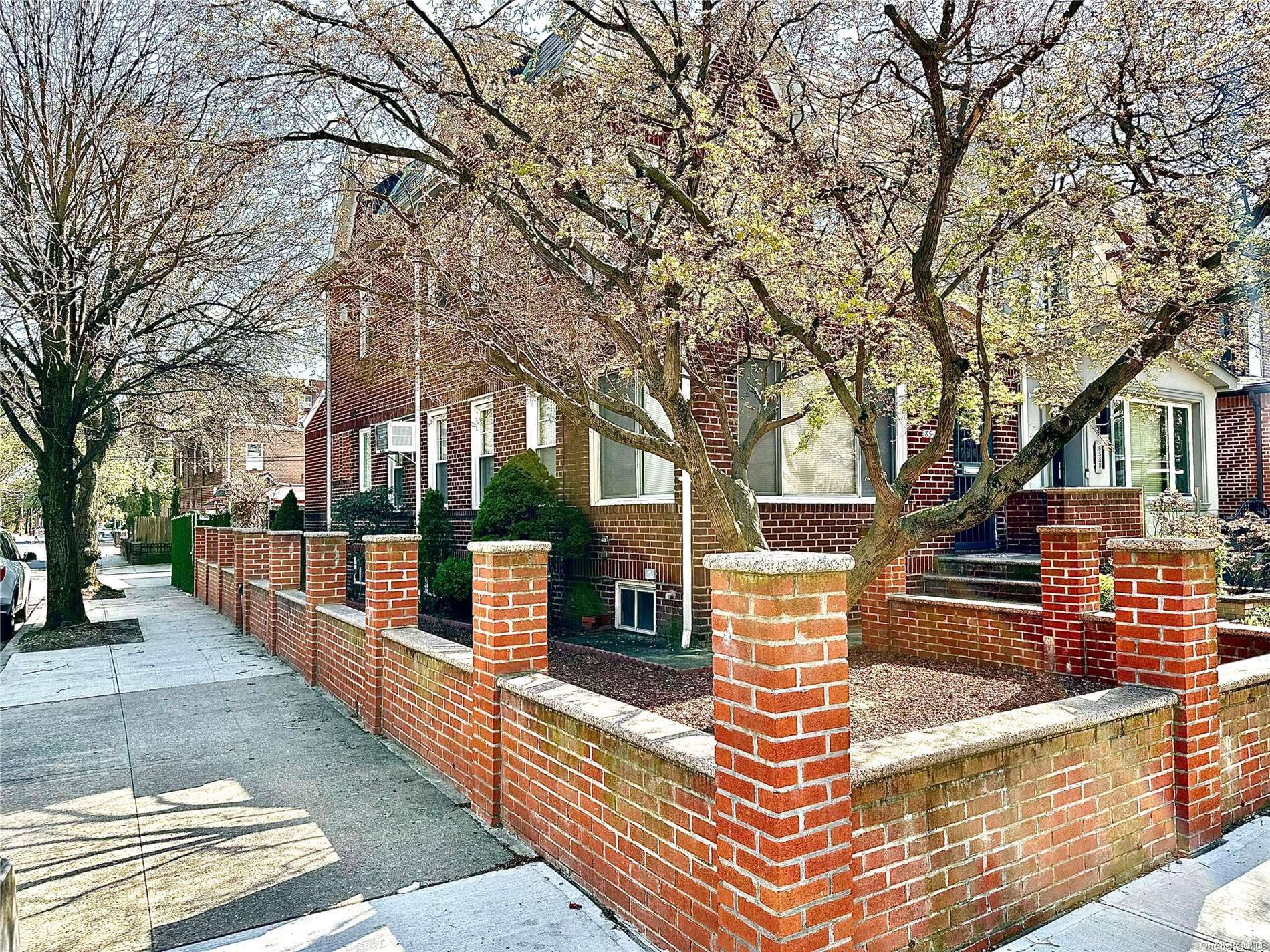 Rego Park, NY 11374,85-62 67th DR
