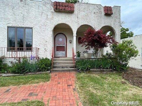 Glen Cove, NY 11542,4 Saint James