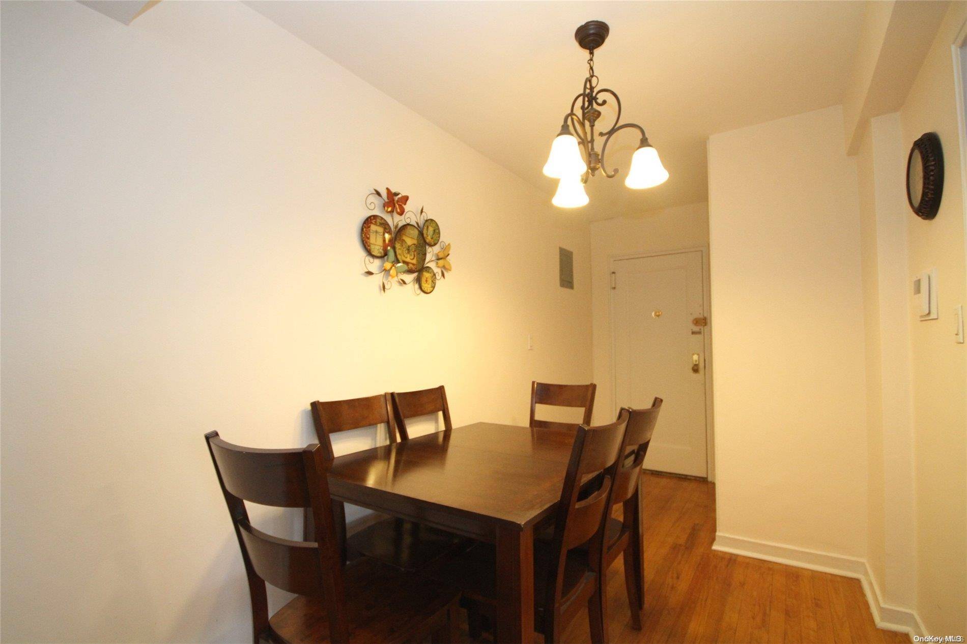 Maspeth, NY 11378,52-54 65th PL #5L