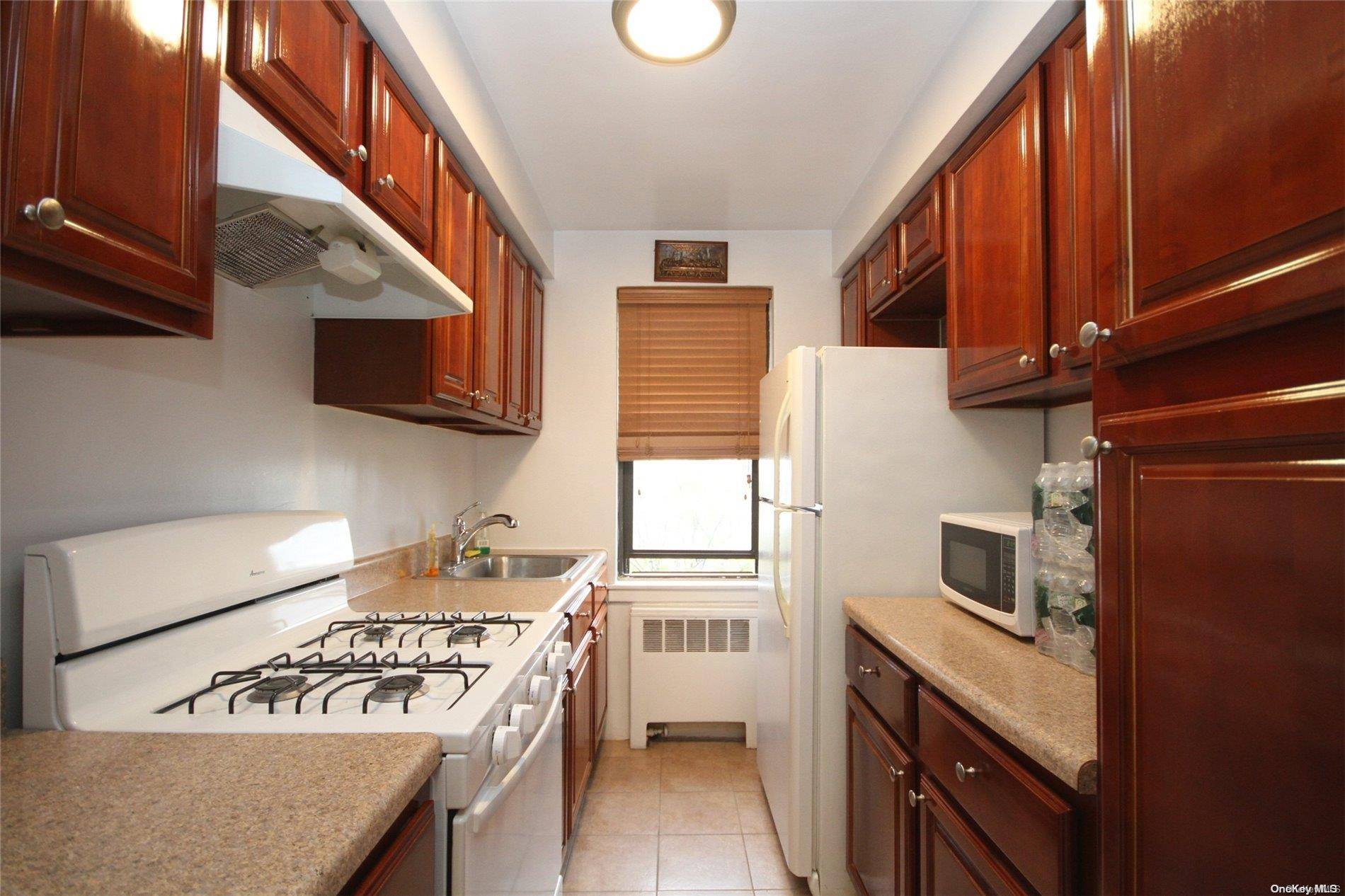 Maspeth, NY 11378,52-54 65th PL #5L