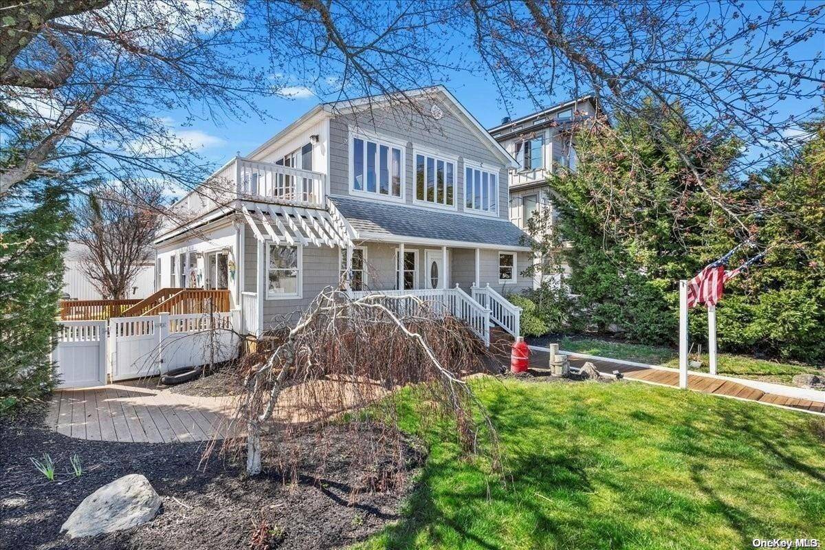 Lindenhurst, NY 11757,240 W Riviera DR