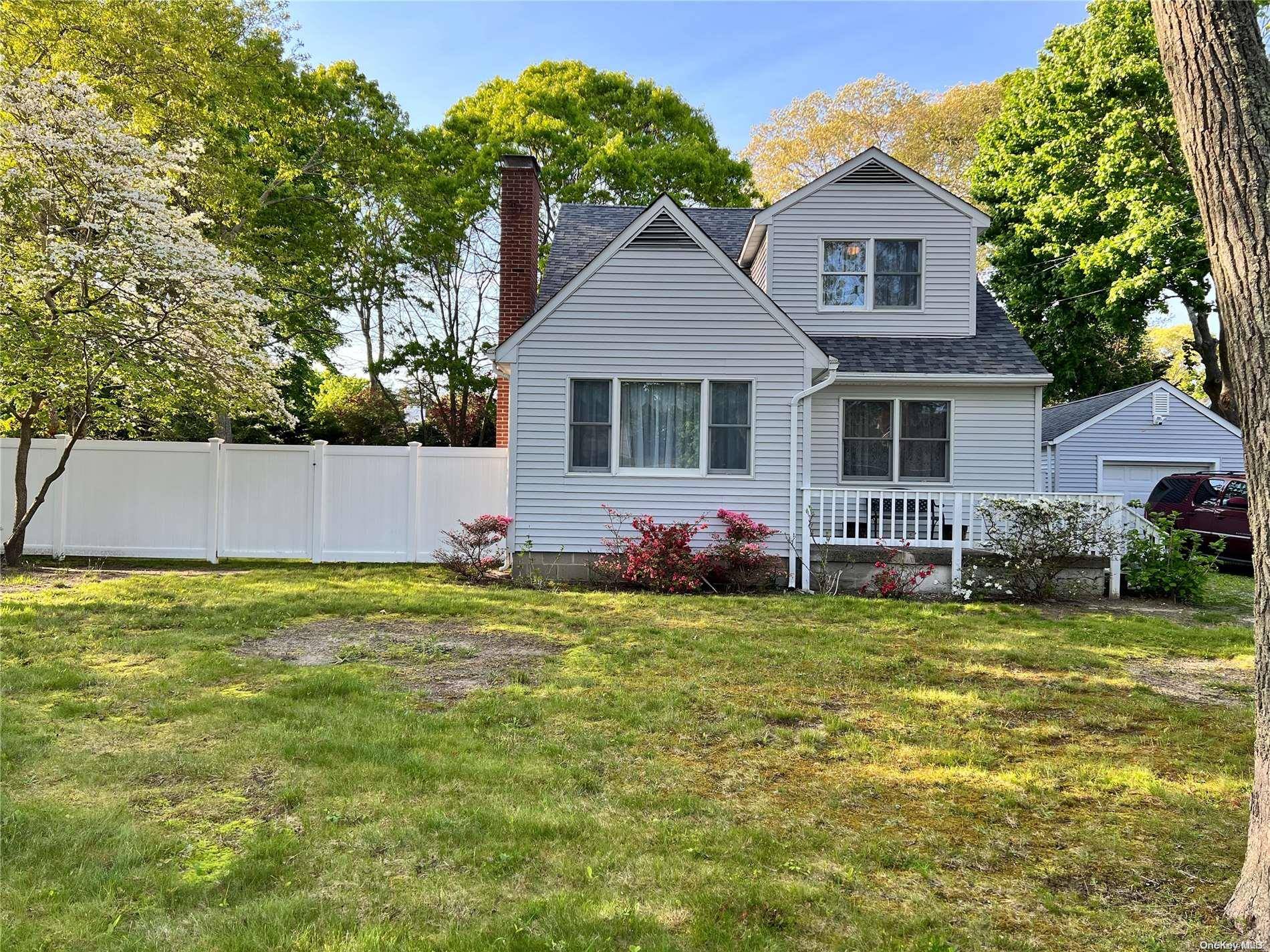 Hampton Bays, NY 11946,5 Lynncliff RD