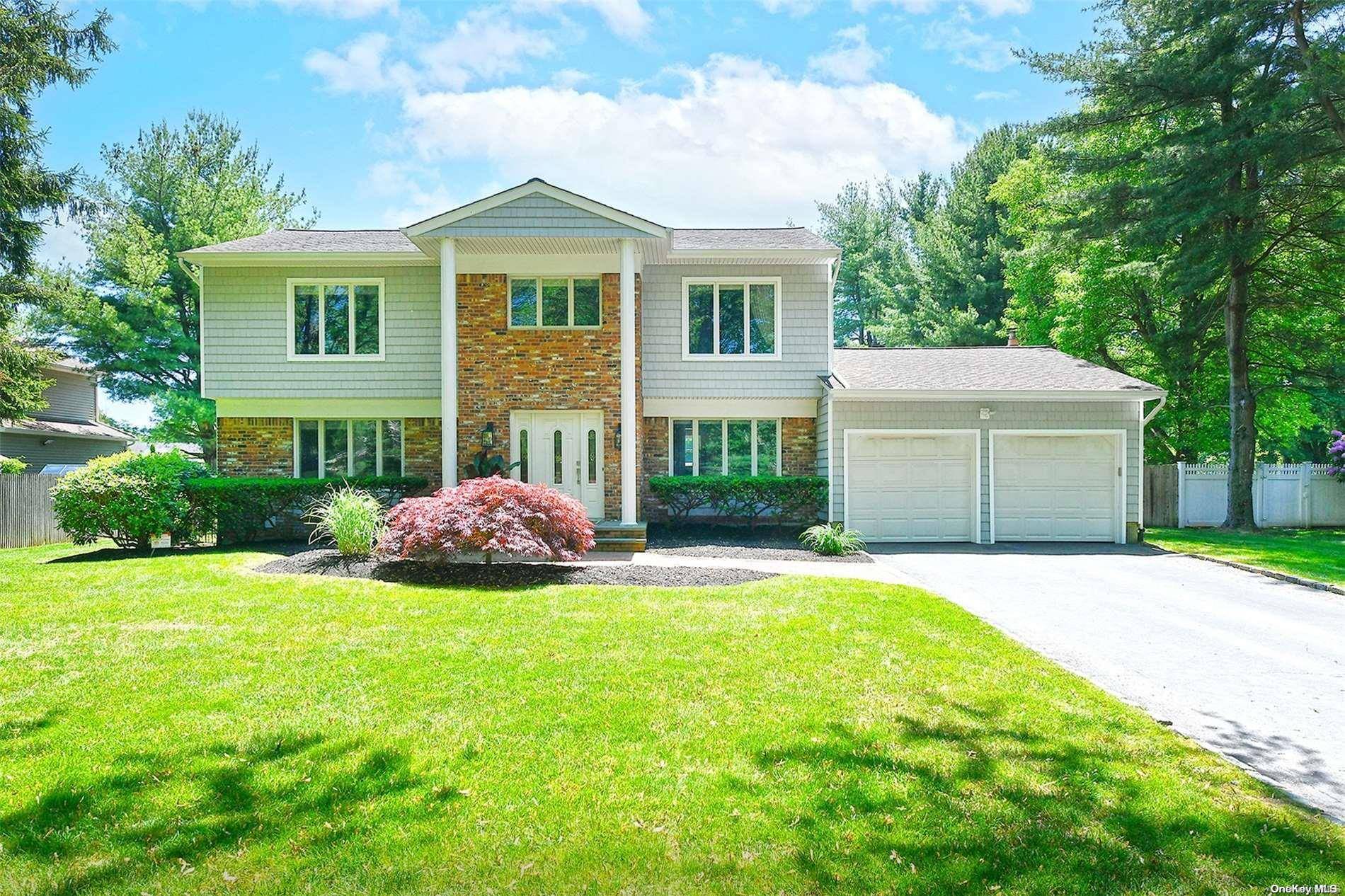 East Northport, NY 11731,4 Farm Hollow CT