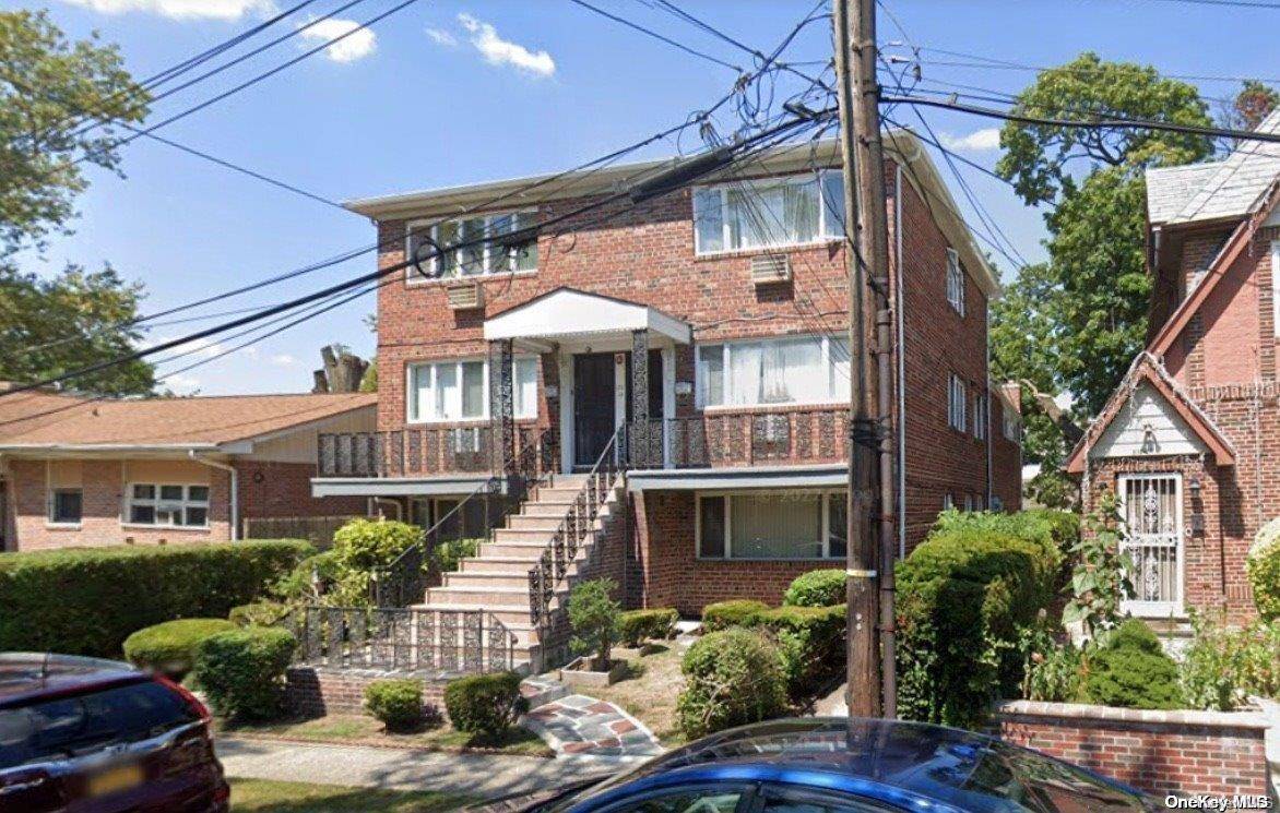 Jamaica Hills, NY 11432,170-15 84th DR