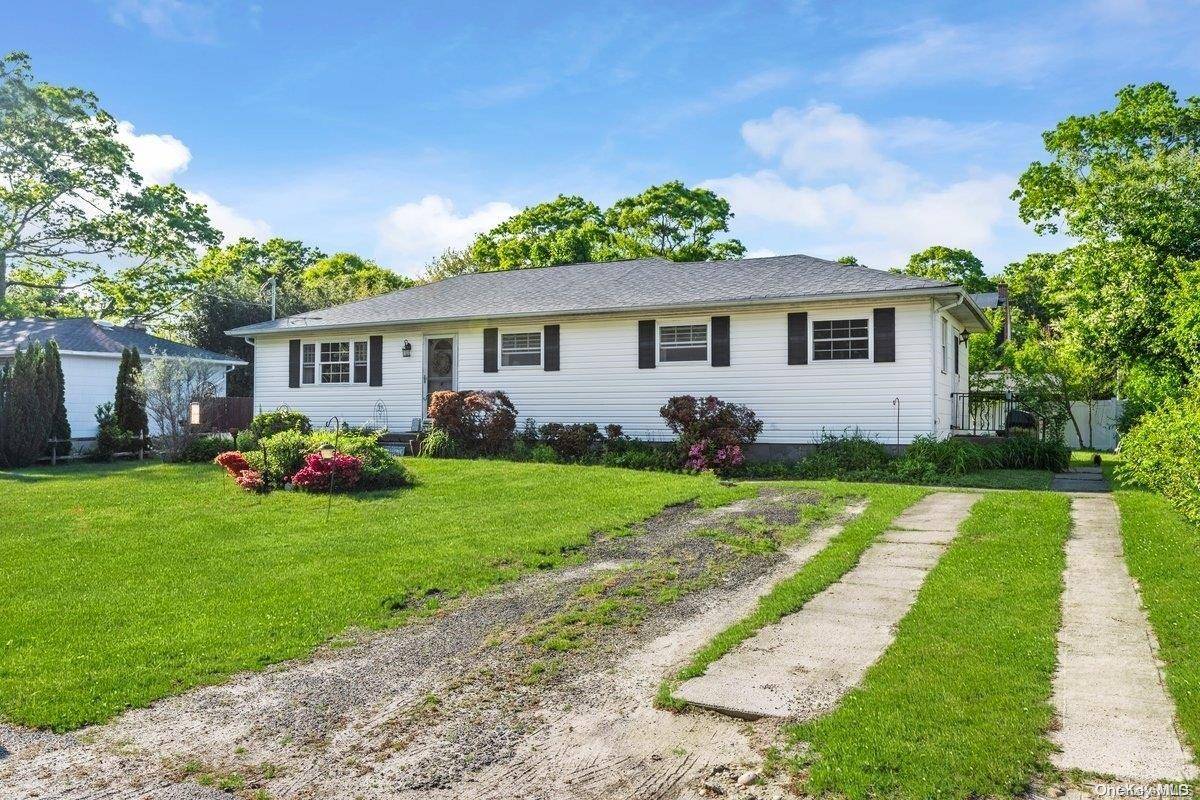 Shirley, NY 11967,9 Arrowhead DR