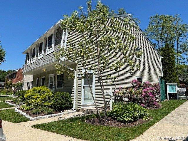 Hauppauge, NY 11788,959 Village DR #959