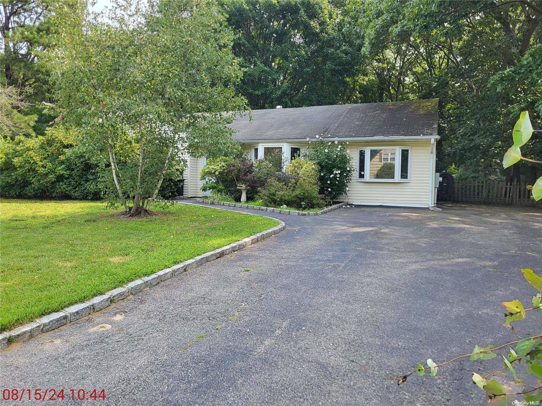 Coram, NY 11727,33 Felway DR