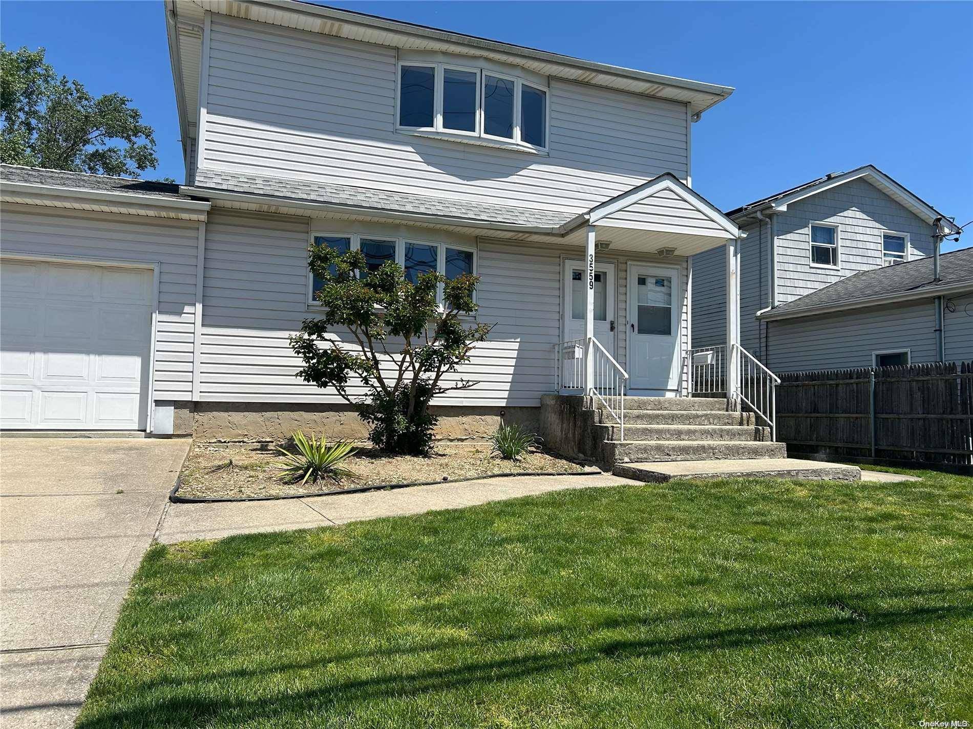 Seaford, NY 11783,3559 Bayview ST