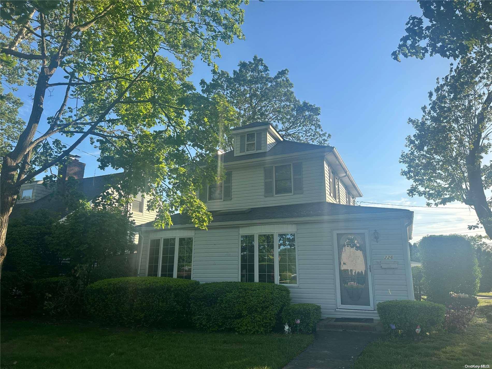 Deer Park, NY 11729,226 E 1st ST