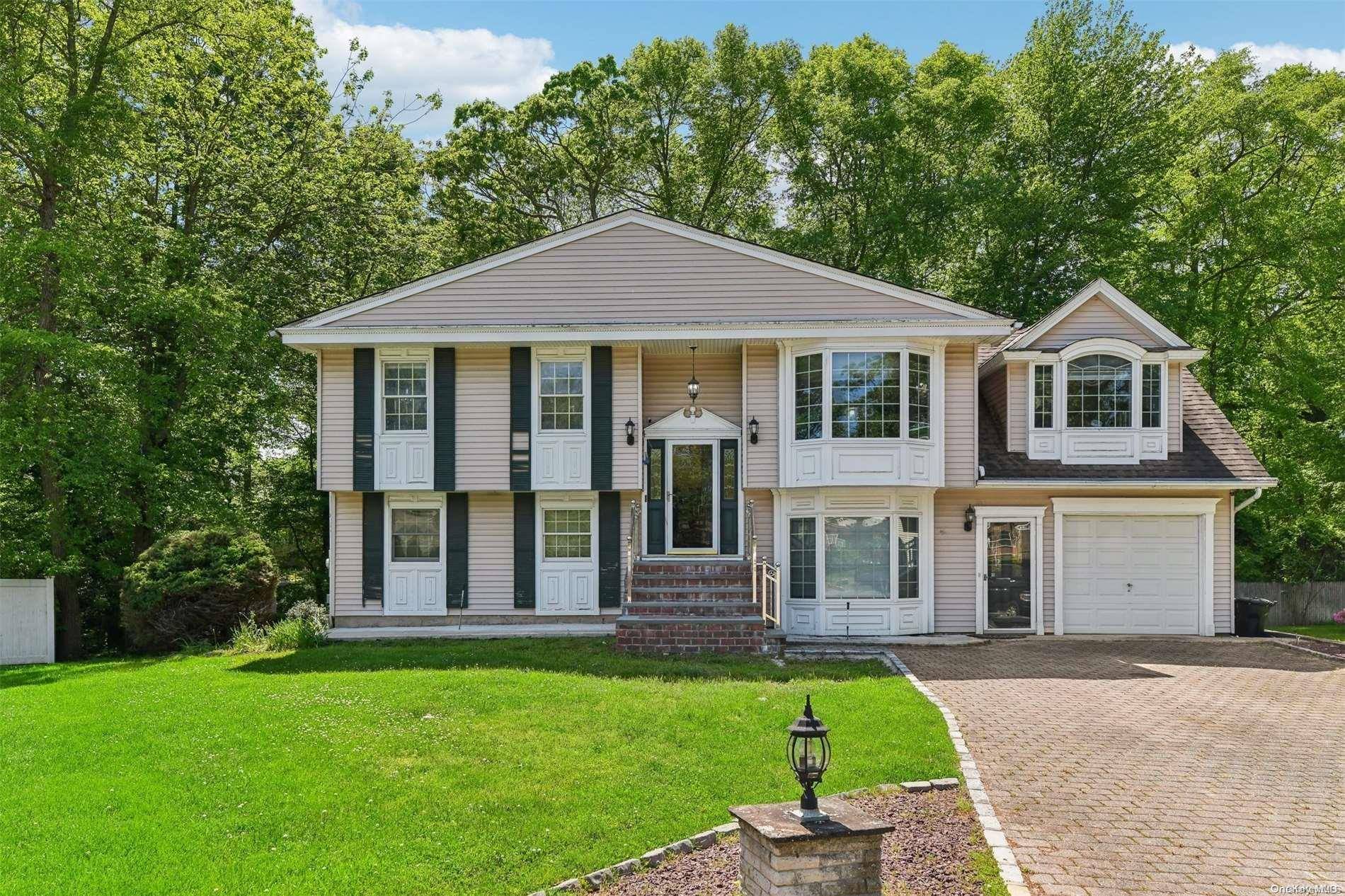 Huntington Station, NY 11746,4 Ponds Edge CT