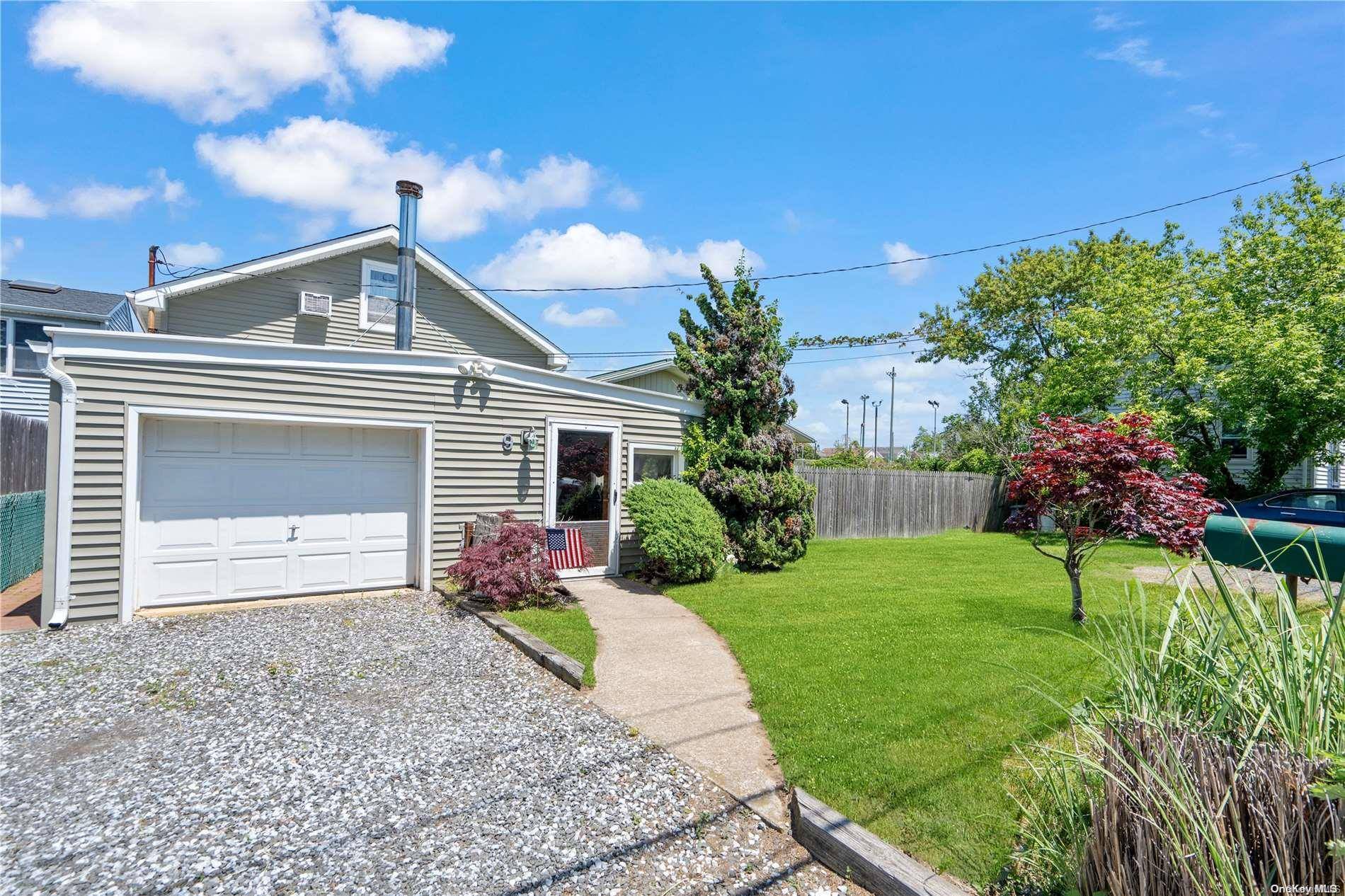 East Rockaway, NY 11518,9 Waterview ST