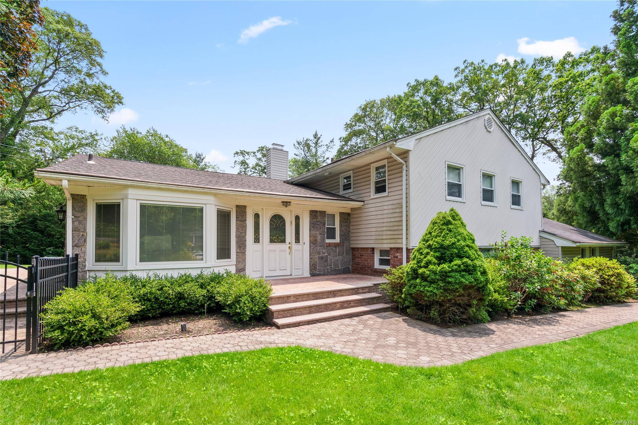 Woodbury, NY 11797,21 Kodiak  Drive