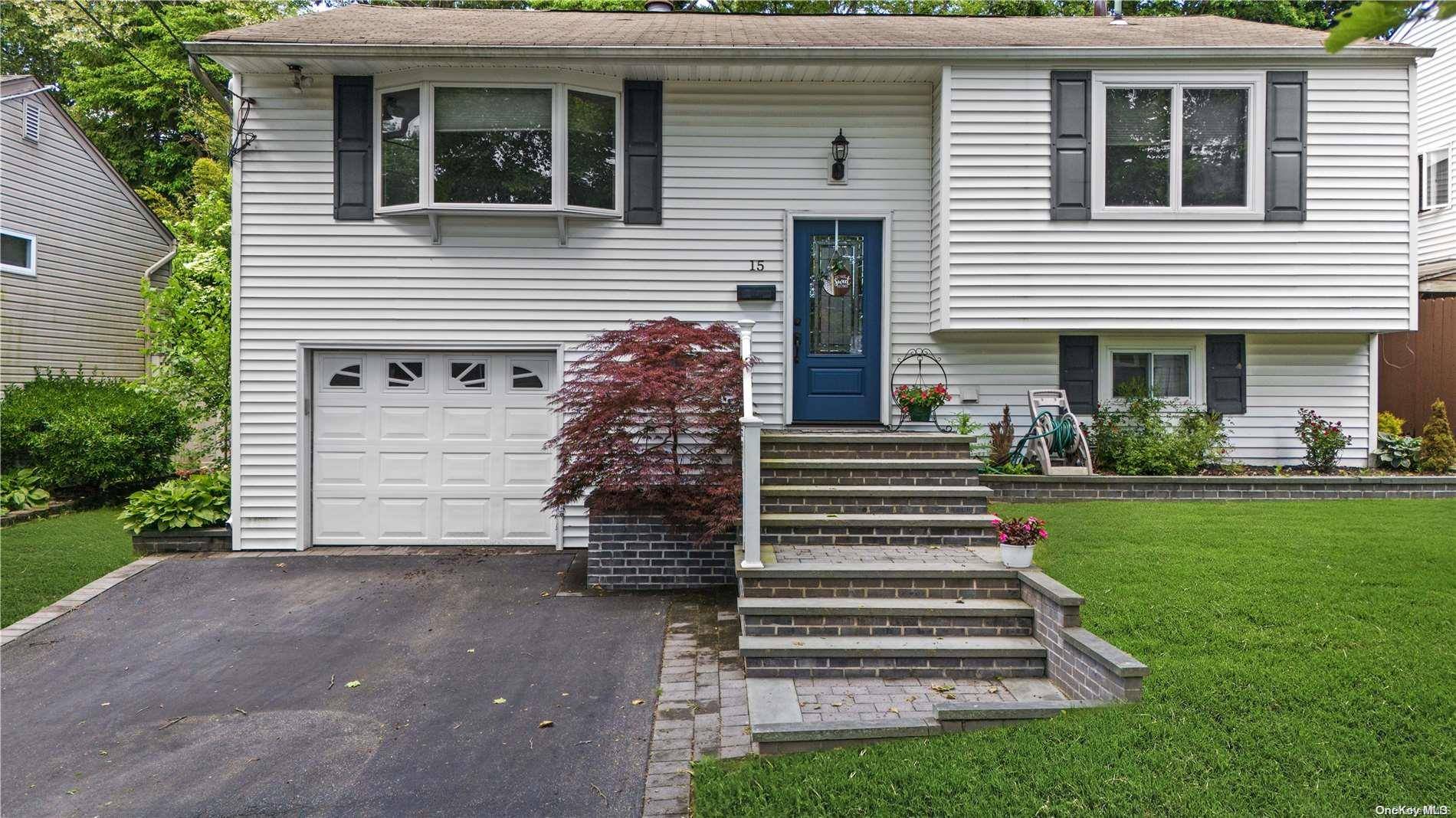 Huntington Station, NY 11746,15 Penny DR