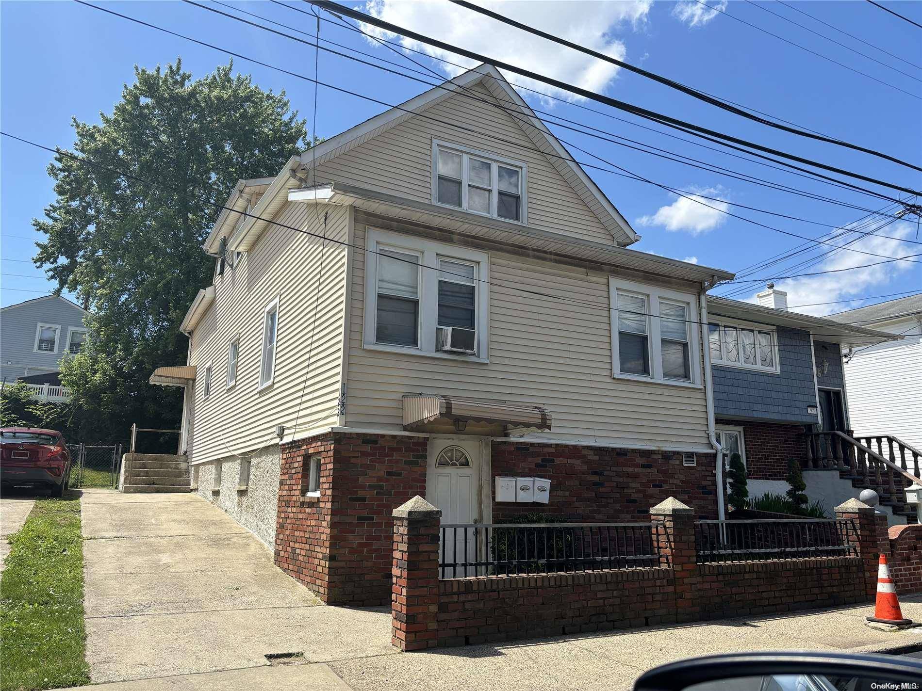 Elmont, NY 11003,122 Hendrickson AVE #2