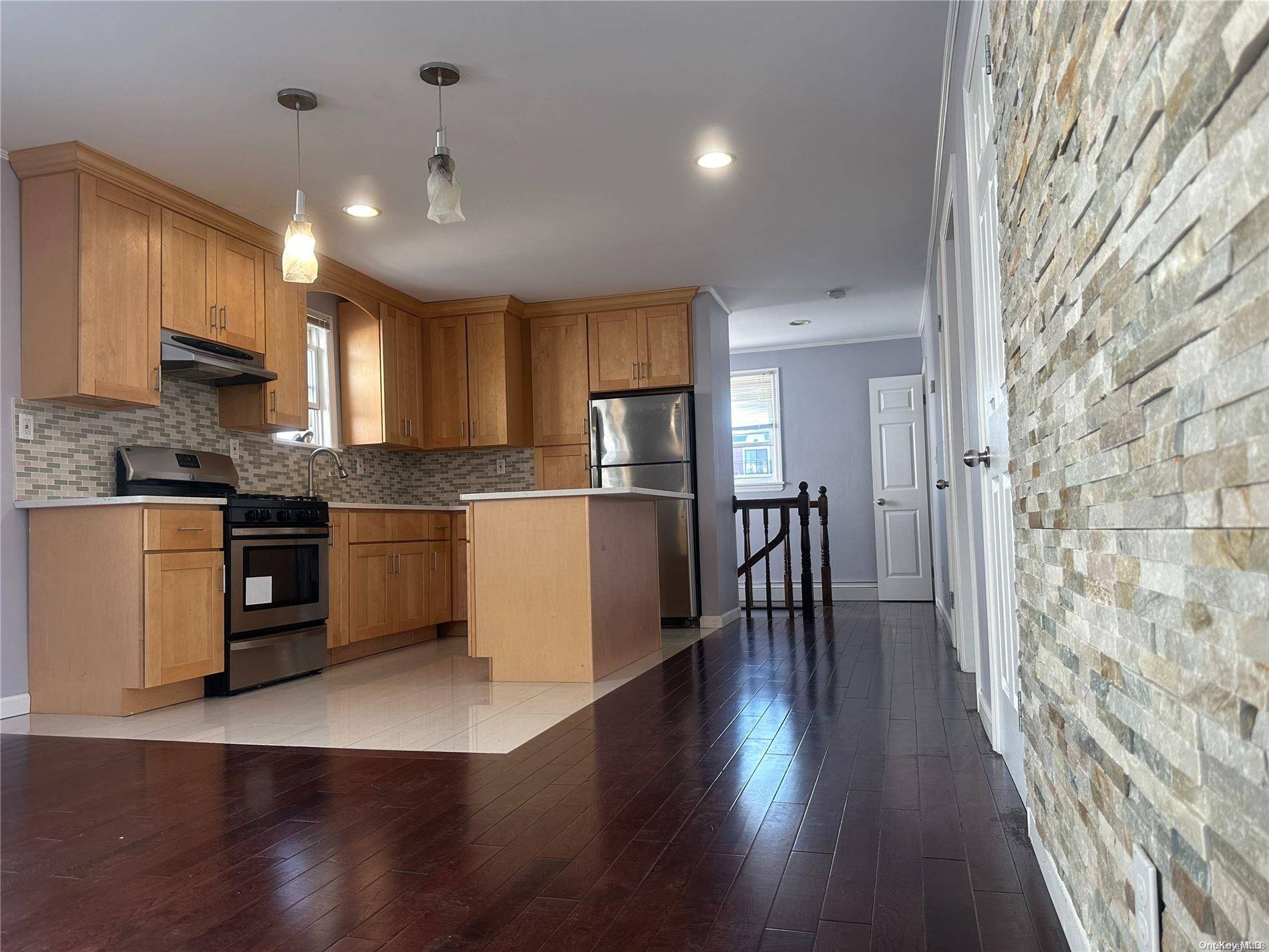 Great Neck, NY 11021,2 Ash #2Fl