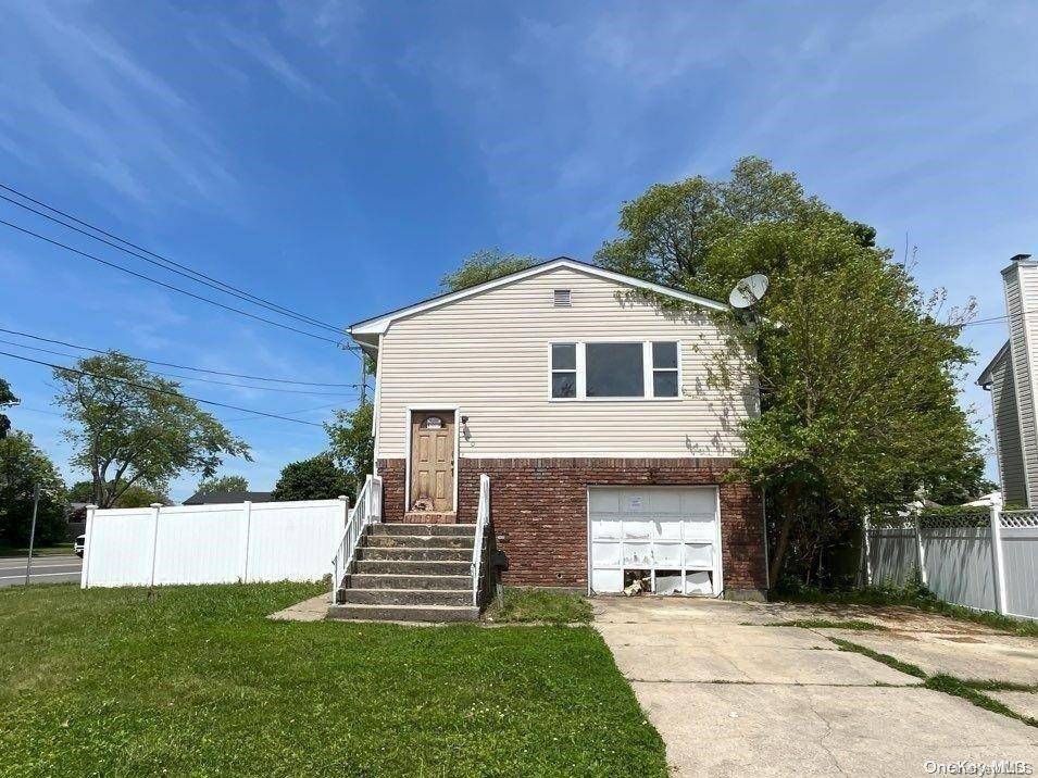 Lindenhurst, NY 11757,300 48th ST