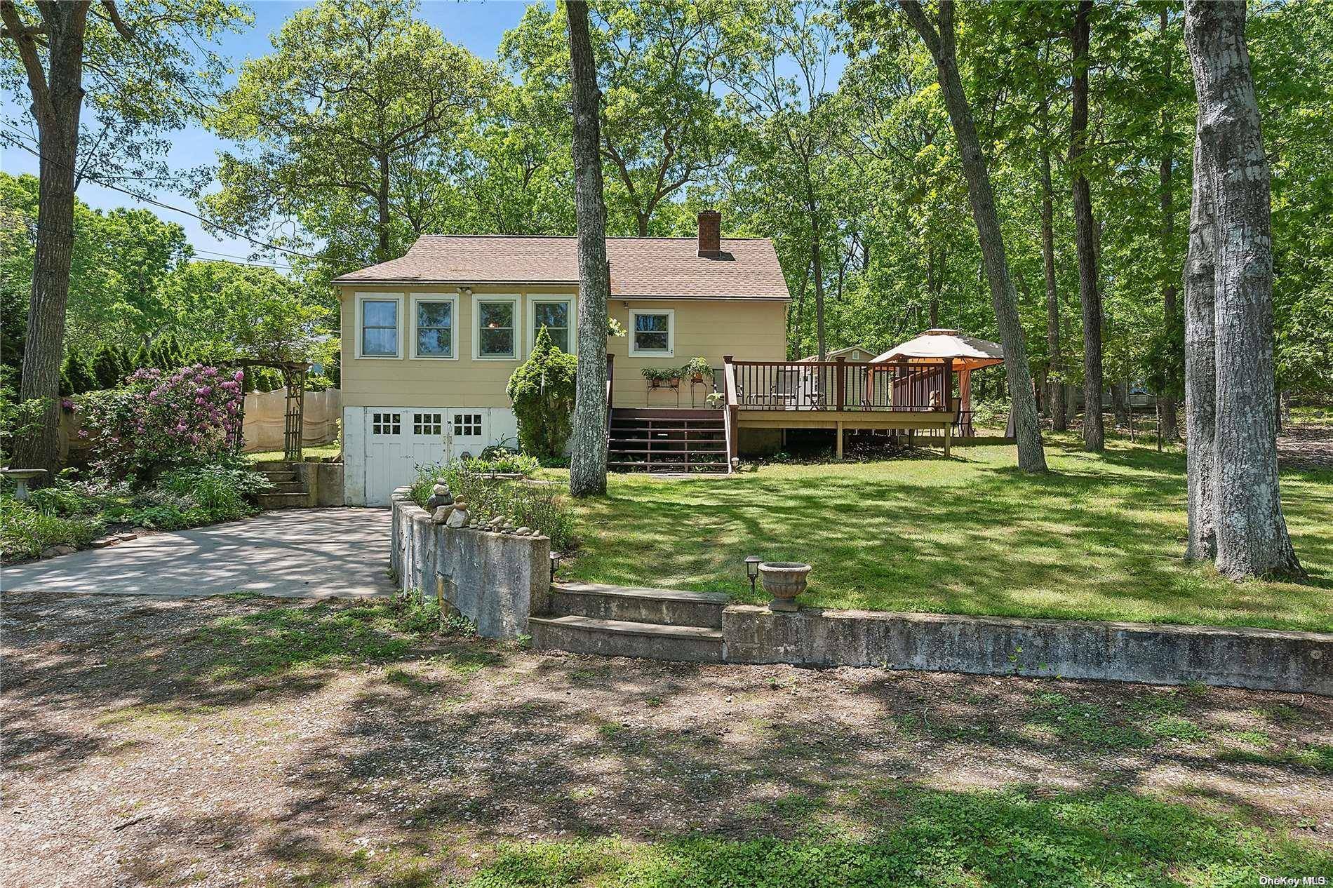 Hampton Bays, NY 11946,42 W Tiana RD