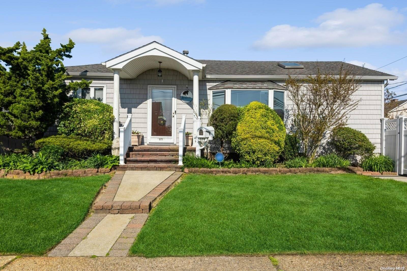 Freeport, NY 11520,673 Guy Lombardo AVE