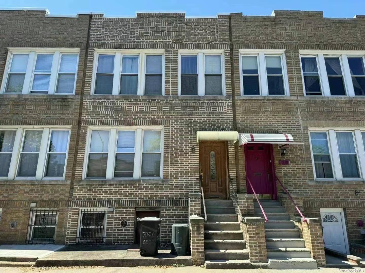 Glendale, NY 11385,70-20 65th ST