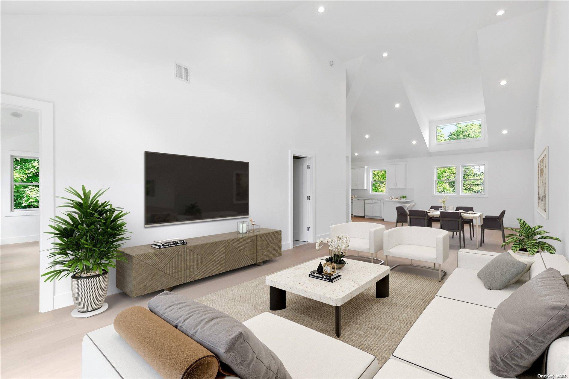 Westhampton, NY 11977,21 Montauk Hwy #2 #2