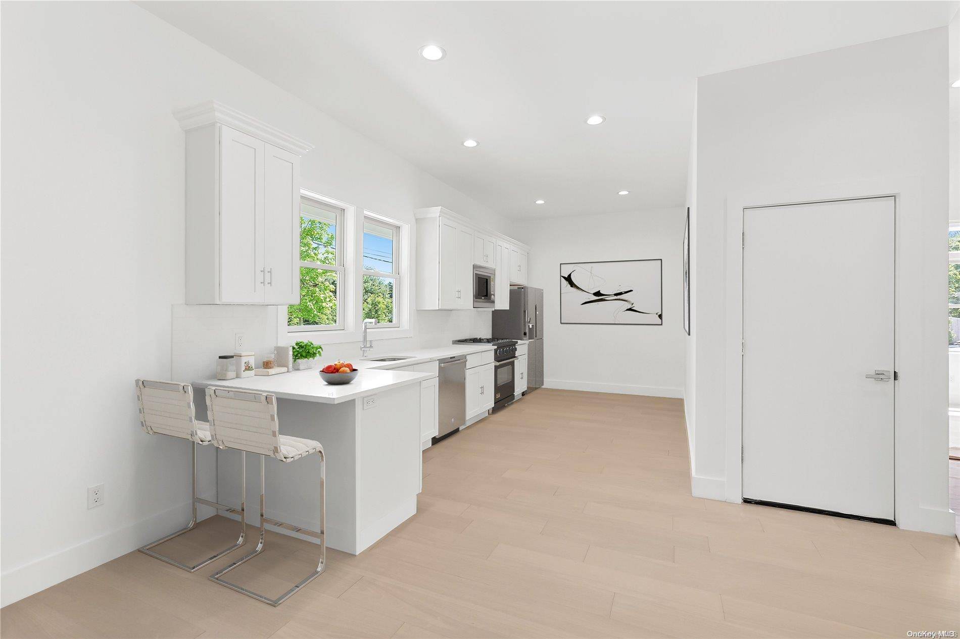 Westhampton, NY 11977,21 Montauk Hwy #3 #3