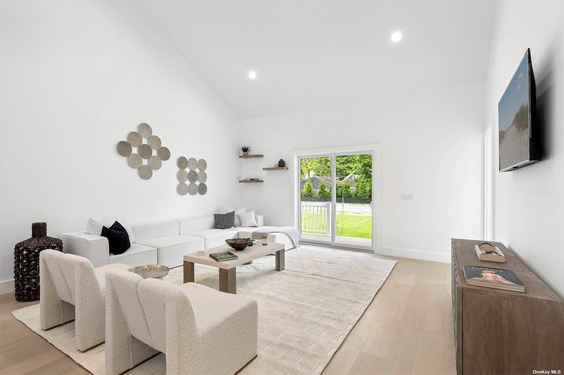 Westhampton, NY 11977,21 Montauk Hwy #5 #5