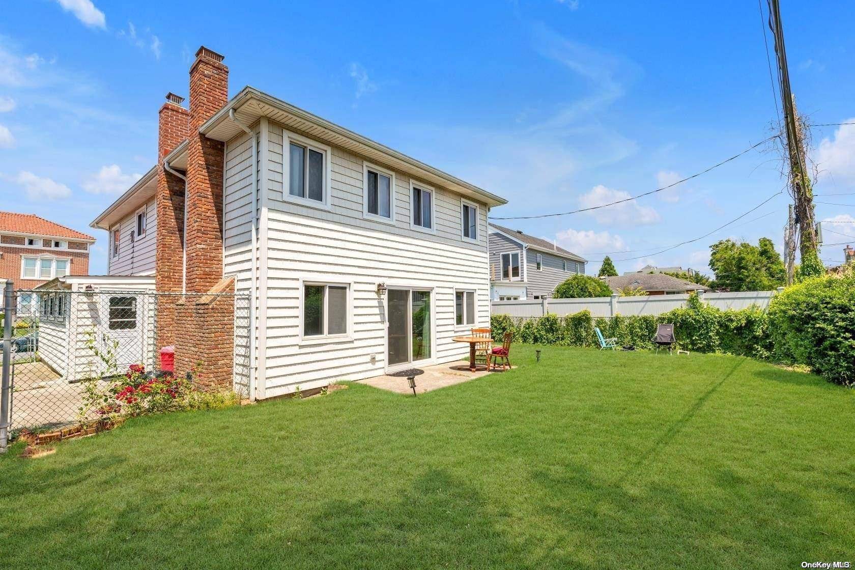 Long Beach, NY 11561,274 W Beech ST