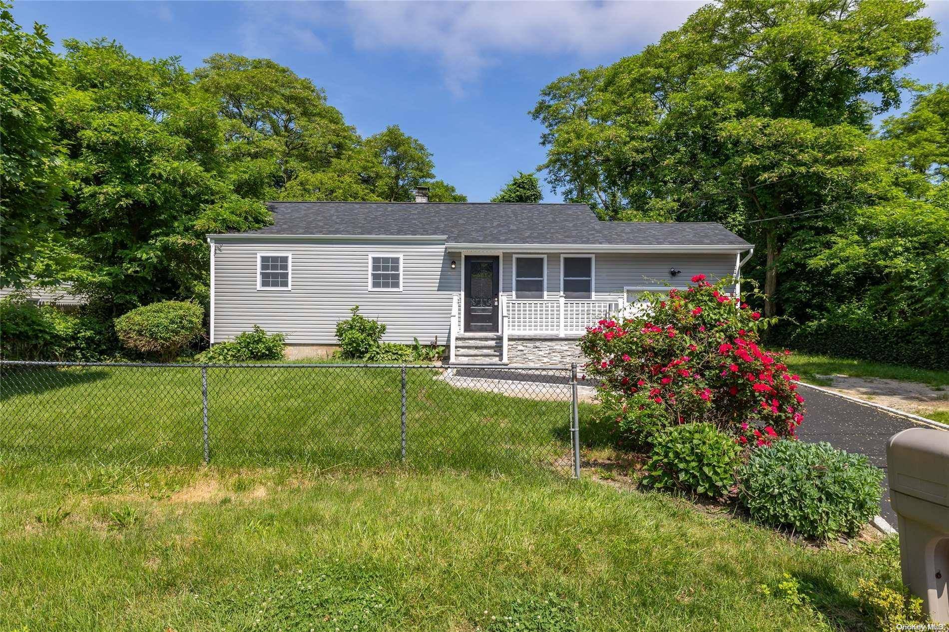 Bellport, NY 11713,35 Pace AVE