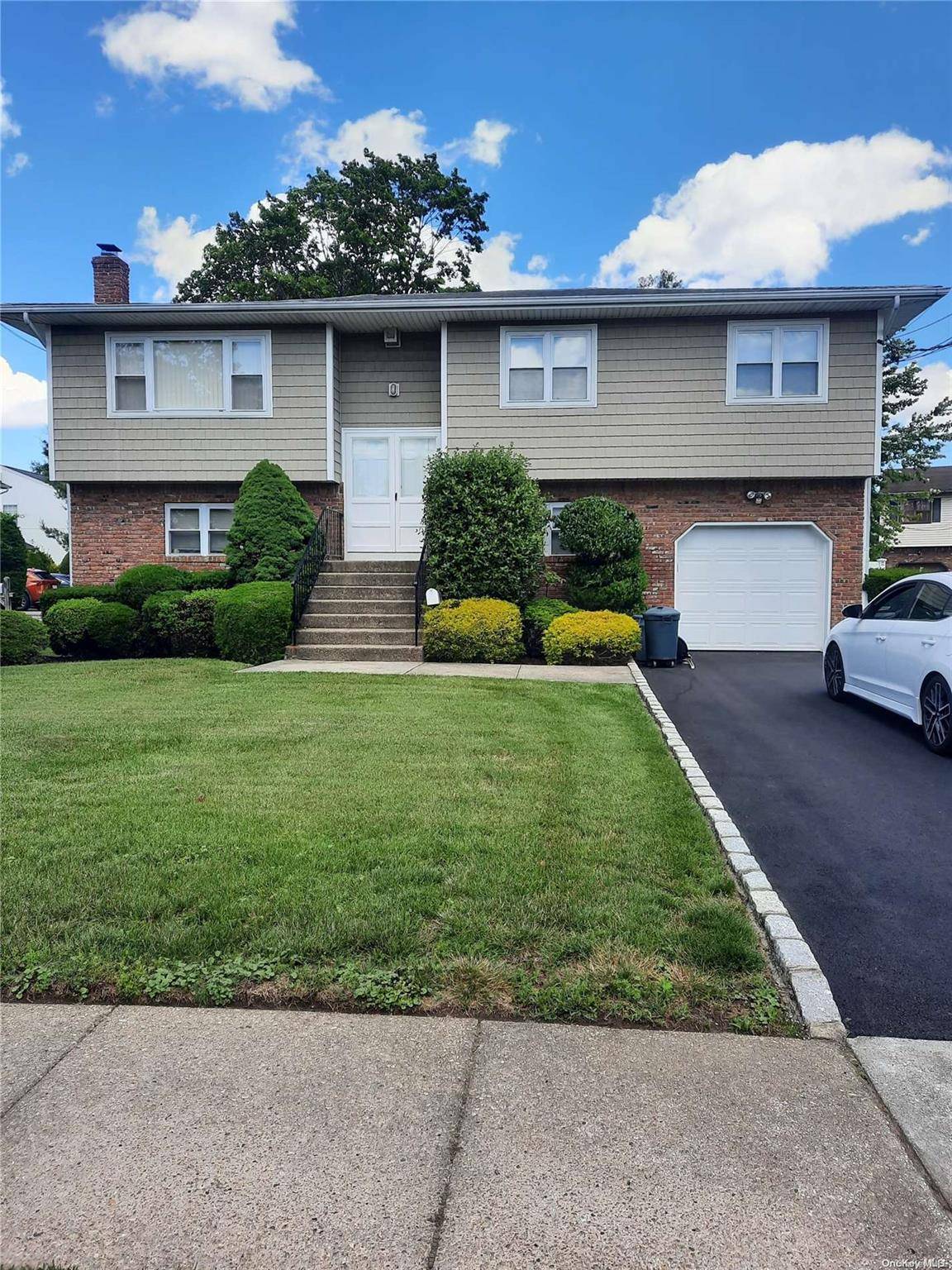 Plainview, NY 11803,8 Belmont AVE