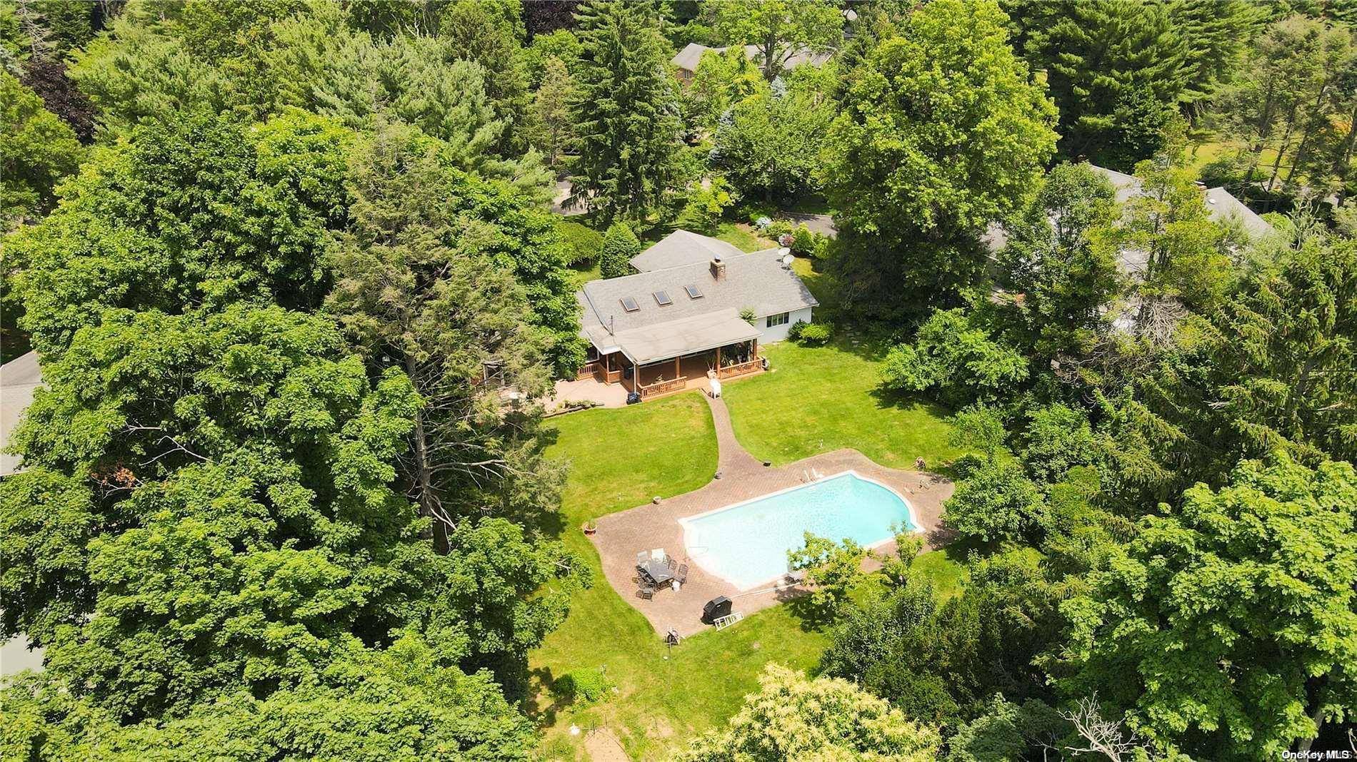 Old Westbury, NY 11568,8 The Pines