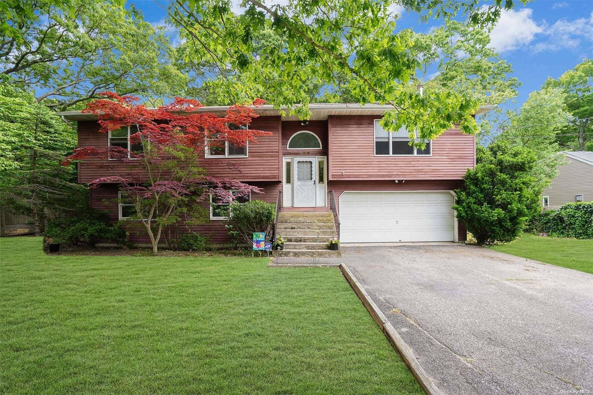 Shirley, NY 11967,426 Boxwood DR