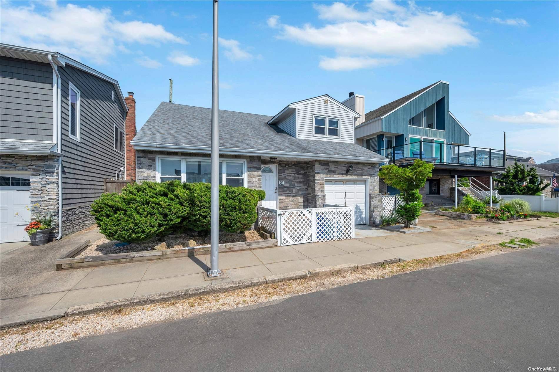 Long Beach, NY 11561,84 Doyle ST