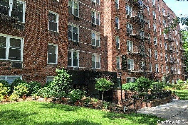 Douglaston, NY 11363,43-60 Douglaston Pkwy #l3