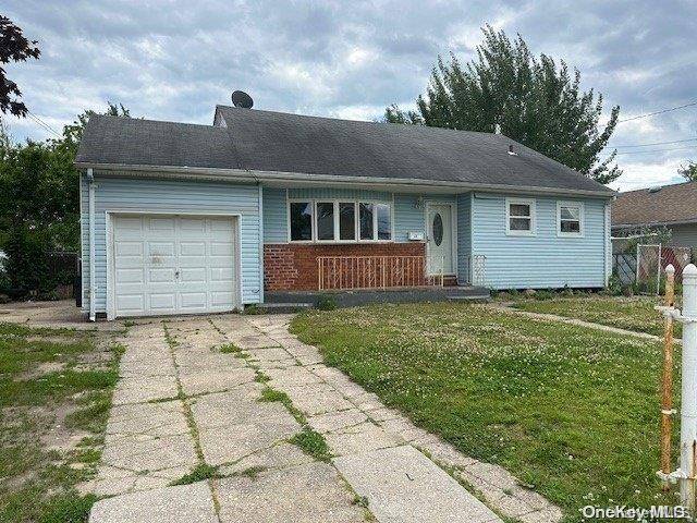 Lindenhurst, NY 11757,61 W Marine AVE